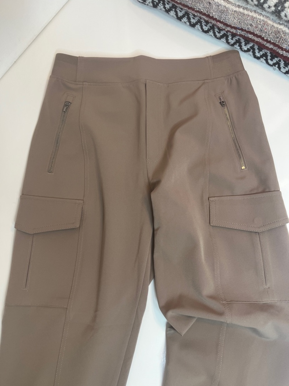Athleta Endless High Rise Cargo Pants Joggers Tan Size 8 - Picture 5 of 9